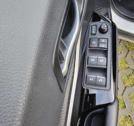 Toyota C-HR cena 94900 przebieg: 32000, rok produkcji 2019 z Gniezno małe 106